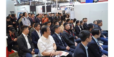 创世纪集团CCMT2024新品发布会盛大揭幕，高端五轴机床引领行业创新潮流
